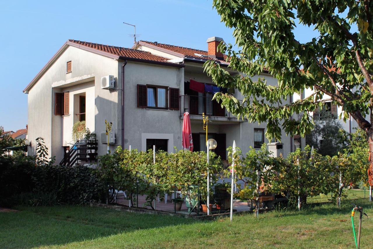 Apartments With A Parking Space Umag - 7109 Экстерьер фото