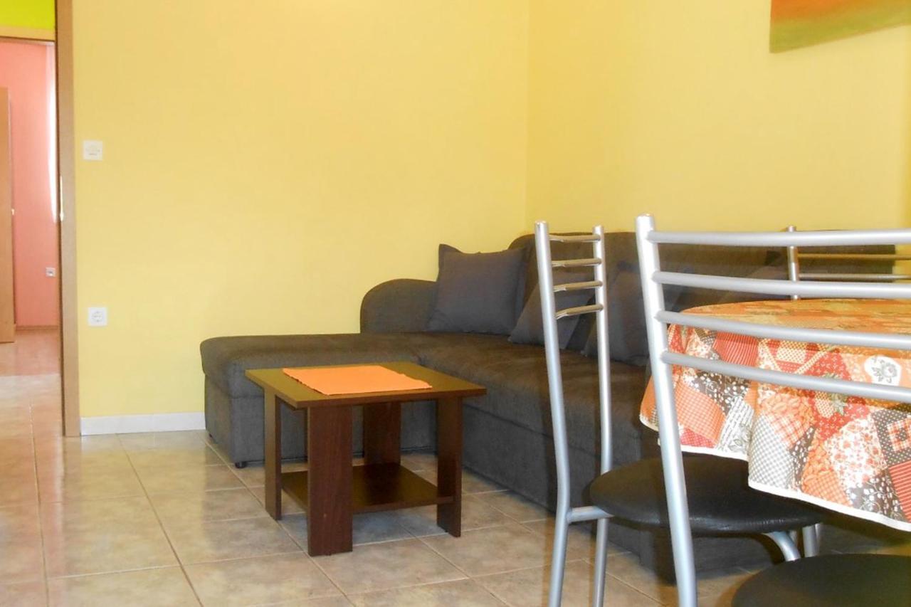 Apartments With A Parking Space Umag - 7109 Экстерьер фото